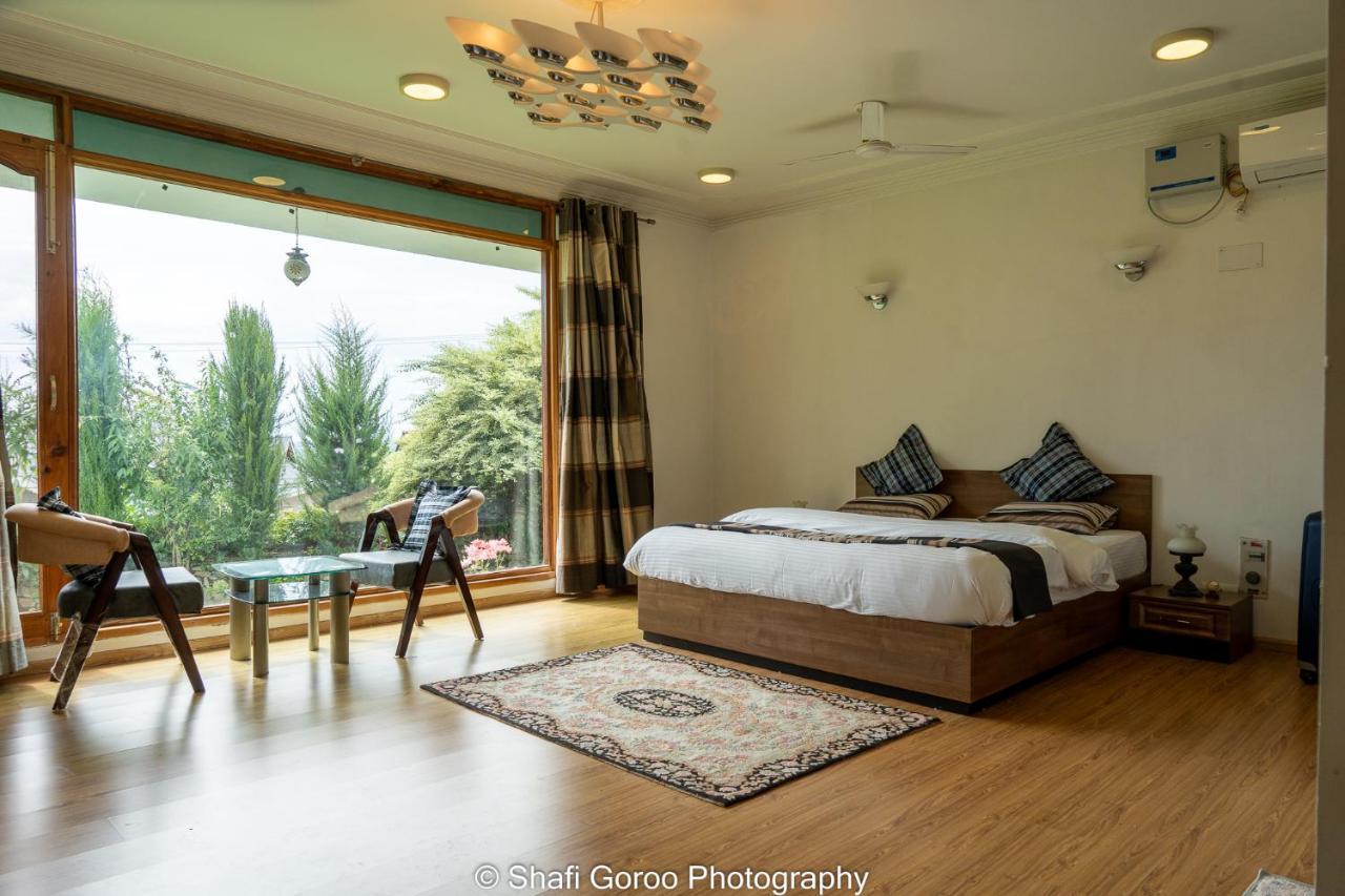 Hotel Orania Srīnagar Esterno foto
