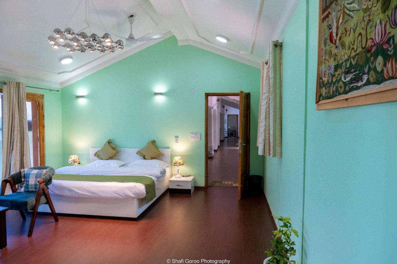 Hotel Orania Srīnagar Esterno foto