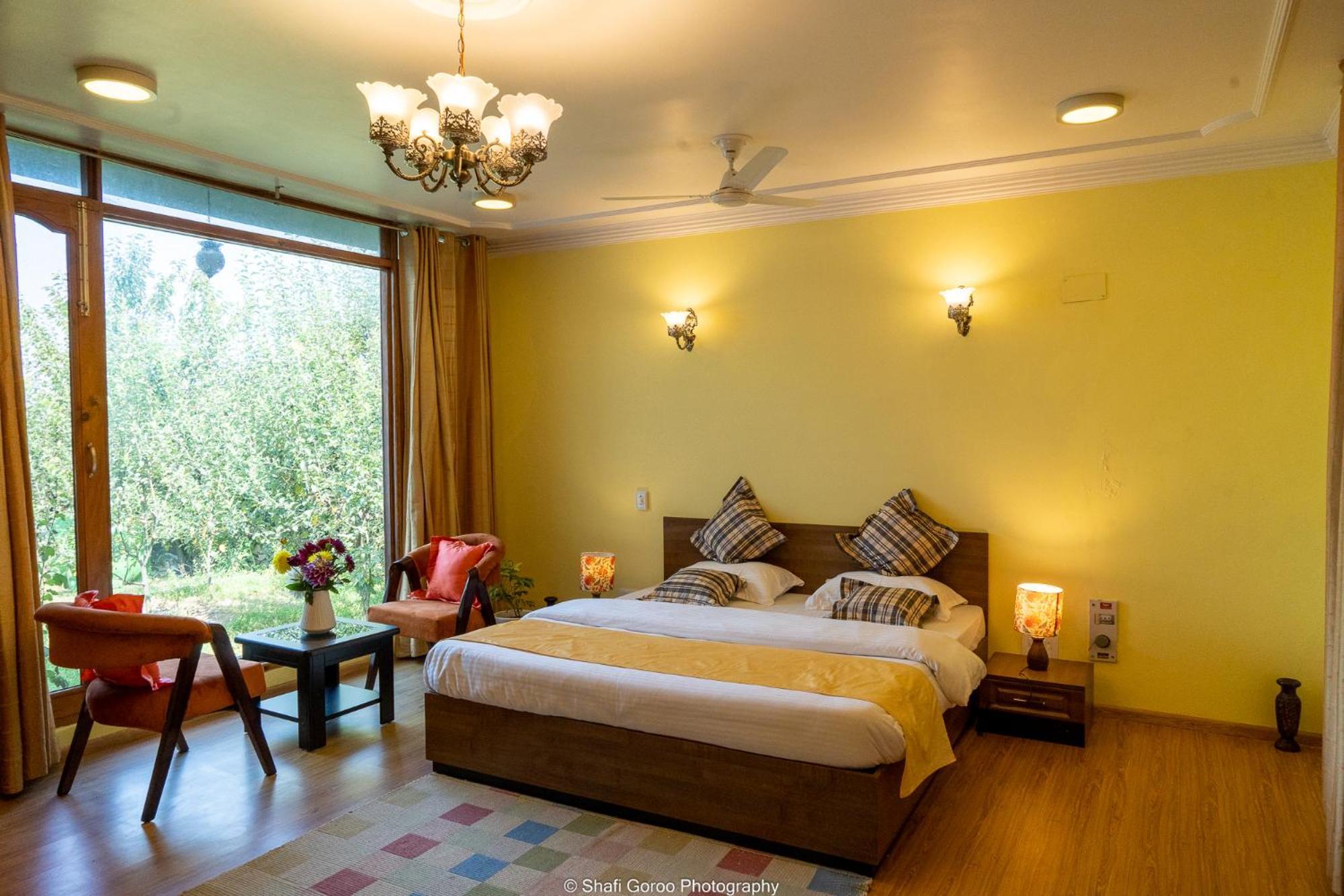 Hotel Orania Srīnagar Esterno foto